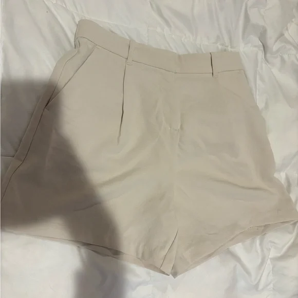 NWT High rise premium crepe tailored shorts - Picture 2 of 6